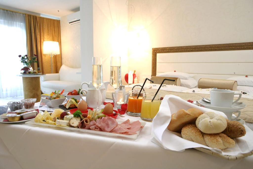 Maiers Kuschelhotel Loipersdorf Deluxe - Adults Only Loipersdorf bei Fuerstenfeld Ngoại thất bức ảnh